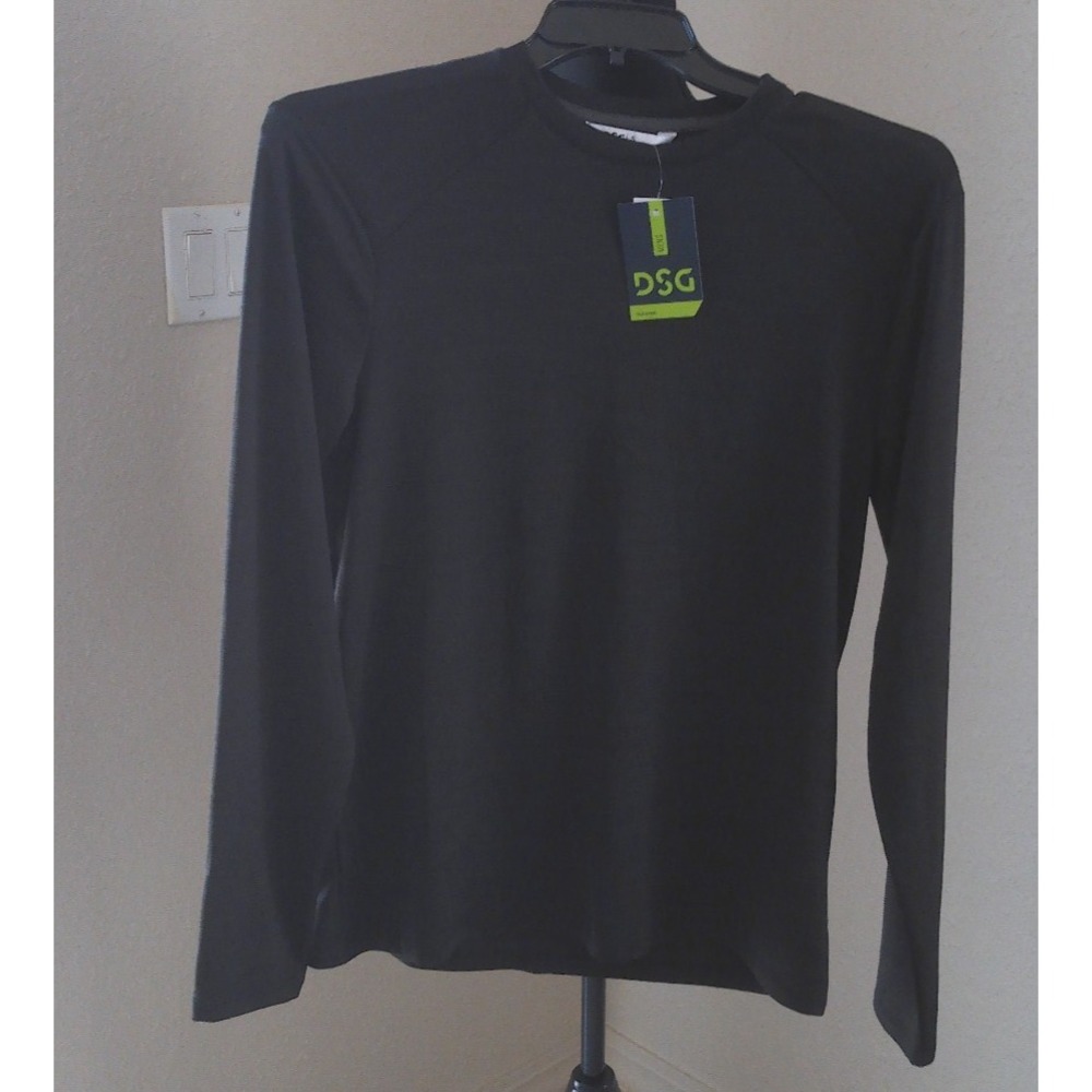 MENS DSG NWT SIZE SMALL BLACK LONG SLEEVE MOVEMENT TOP